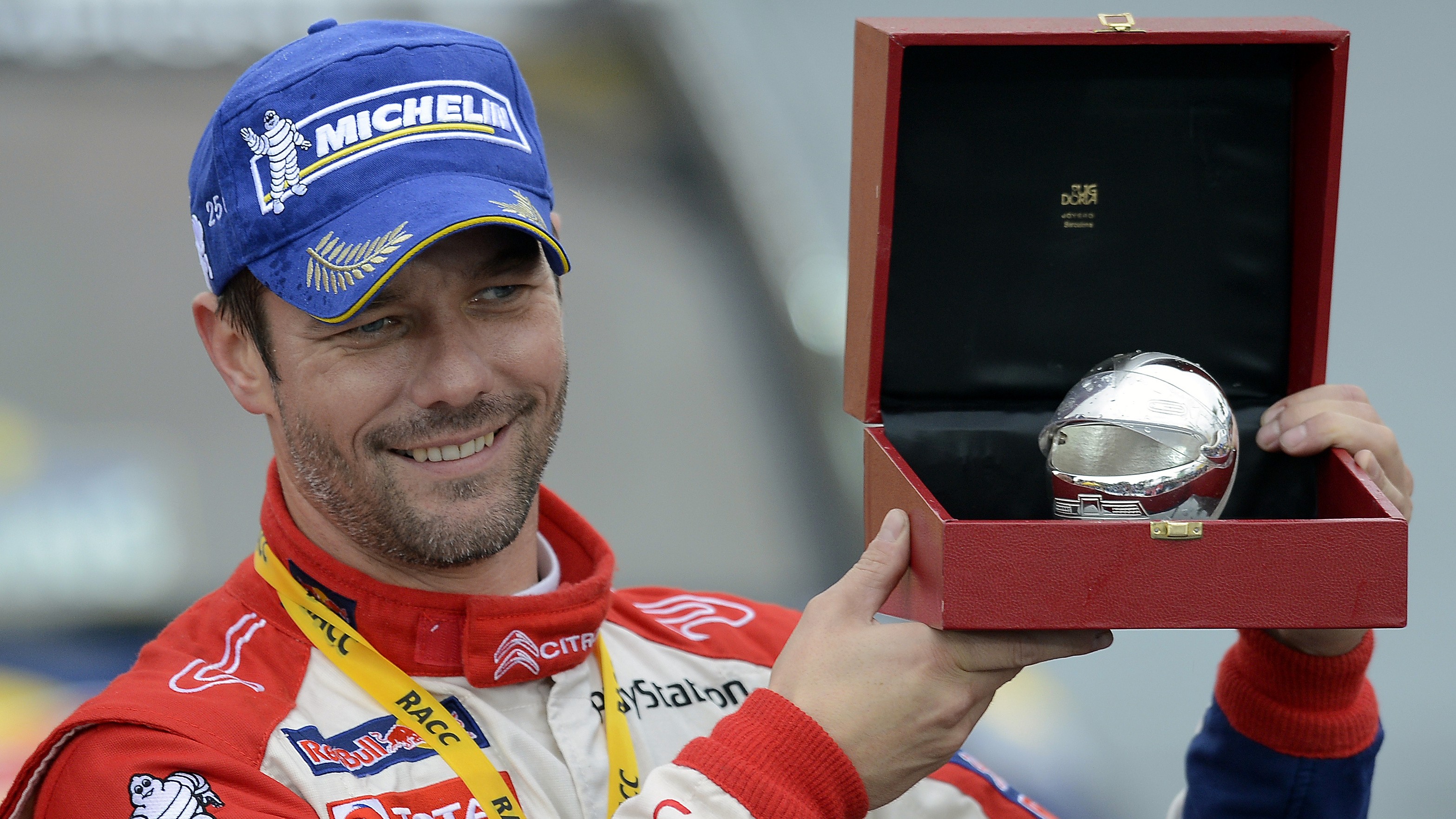 Francúz Sébastien Loeb ukončil úspešnú sezónu vo veľkom štýle. Na Rely Španielska, záverečnom 13. podujatí seriálu majstrovstiev sveta 2012 triumfoval ôsmy raz po sebe. 